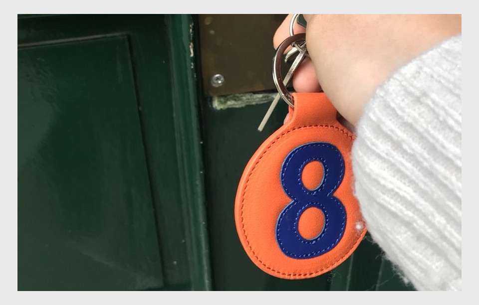 Porte clés vintage cuir bleu et orange numéroté
