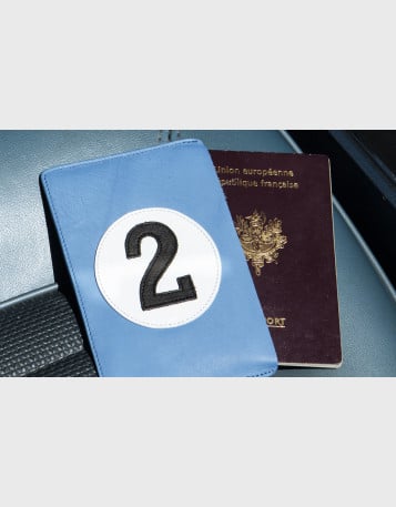 Protège passeport original en cuir bleu mer personnalisé