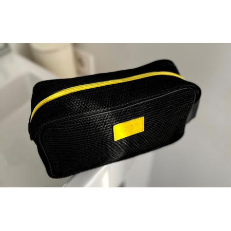 trousse de voyage très tendance homme en tissu recyclé et cuir style rétro