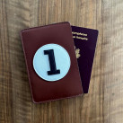 Protège passeport en cuir upcyclé auburn avec numéro 1