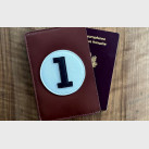 Protège passeport en cuir upcyclé auburn avec numéro 1