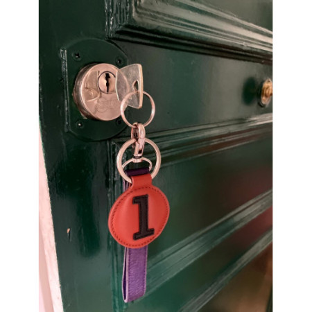 porte clés rond en cuir de vachette pleine fleur noir et redskin