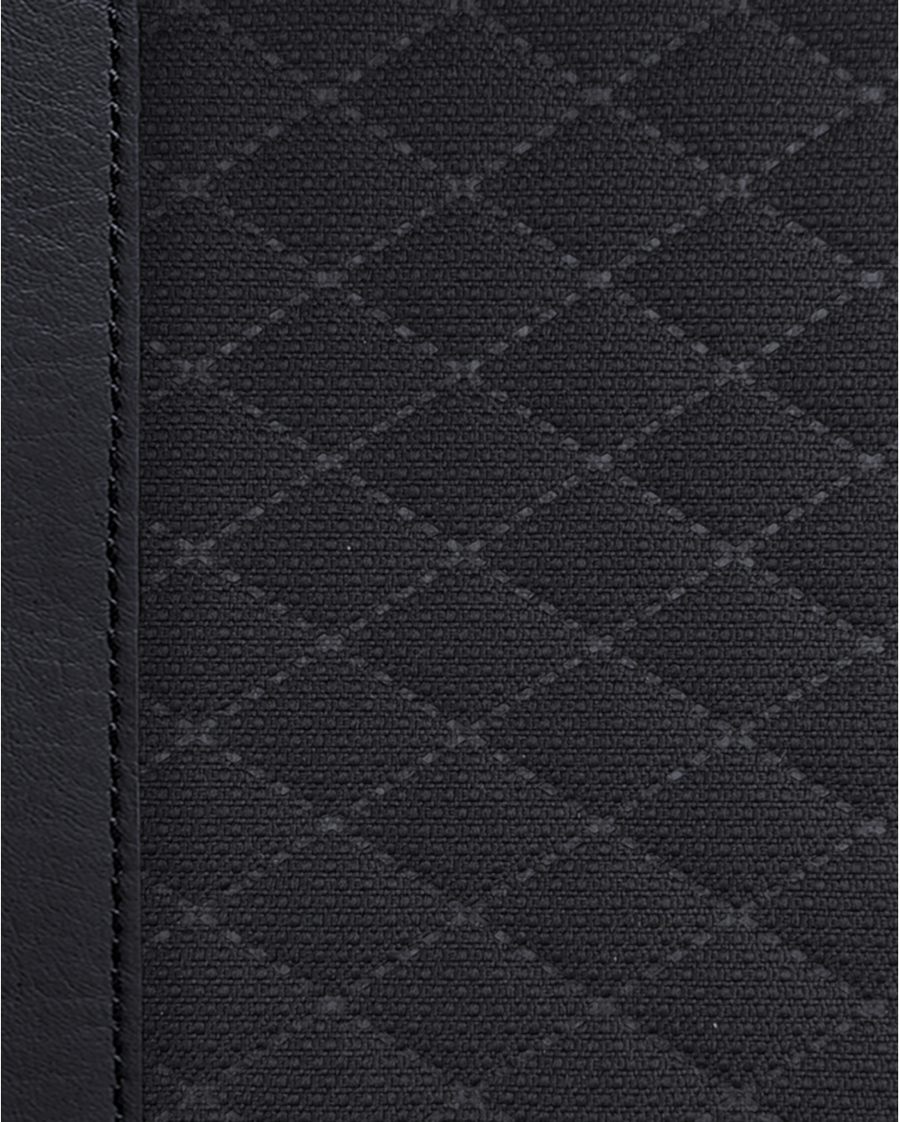 Sac-ordinateur-noir-pratique-avec-motif-losanges-et-finitions-soignées