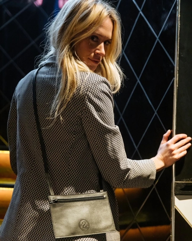 La-pochette-double-peau-compacte-discrete