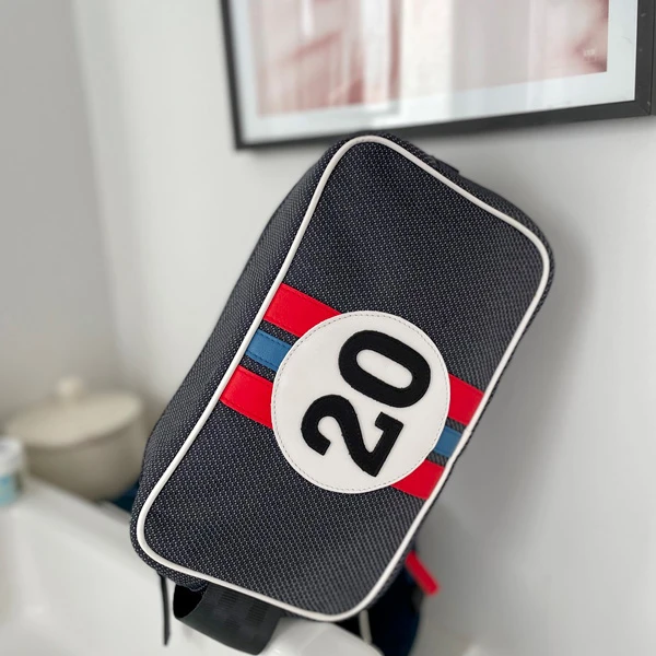 Cadeau original homme : trousse de toilette E2R